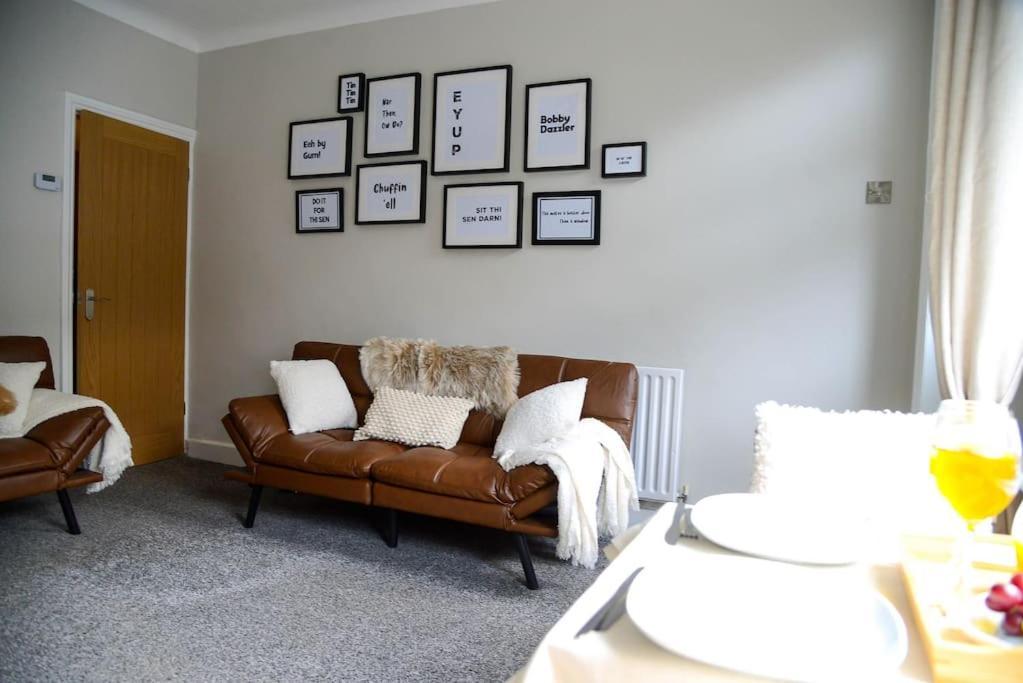 Апартаменты Delightful 2 Bed Town Centre House, Sleeps 4 Барнсли Экстерьер фото